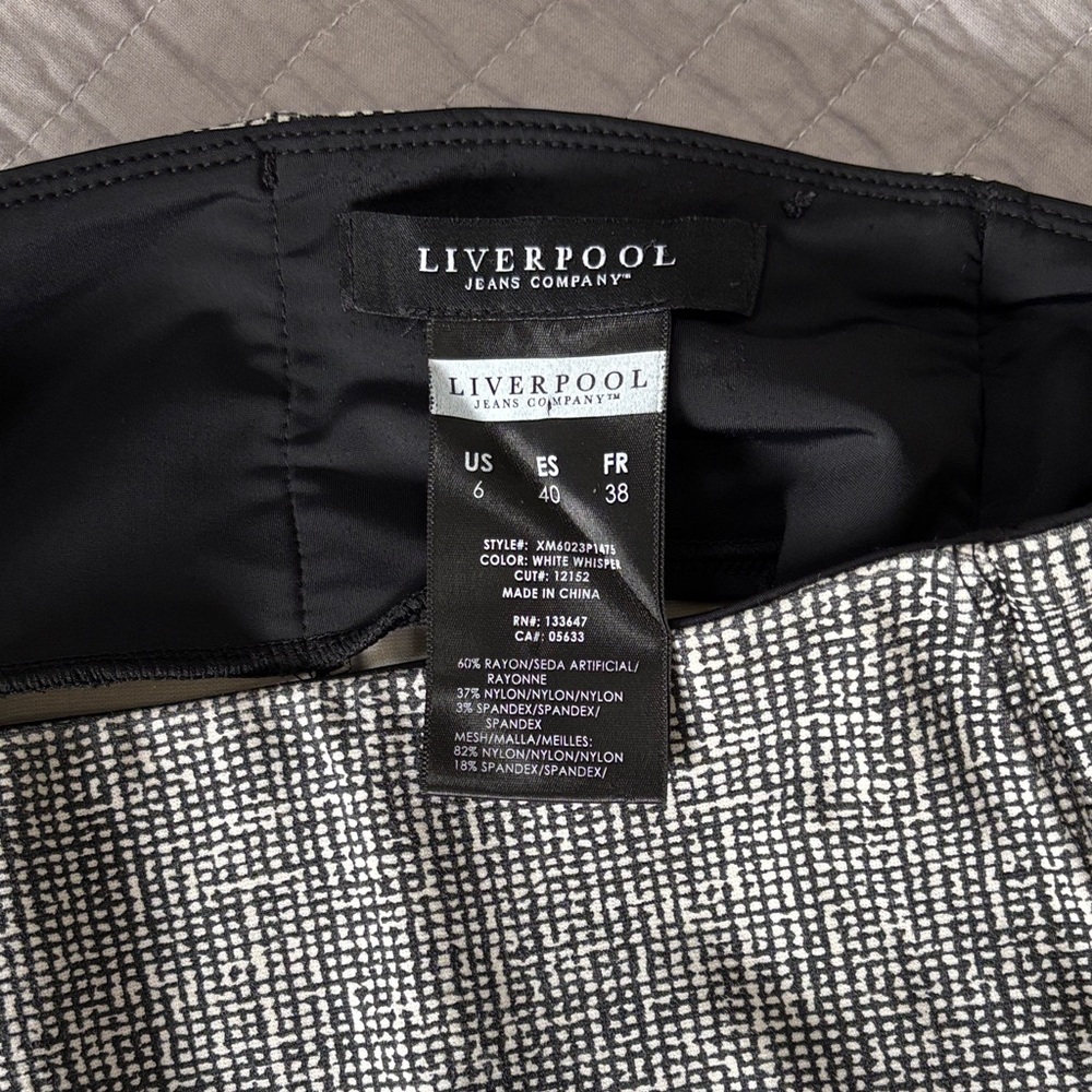 Classic Gray Patterned Pencil Skirt - Picture 2 of 7